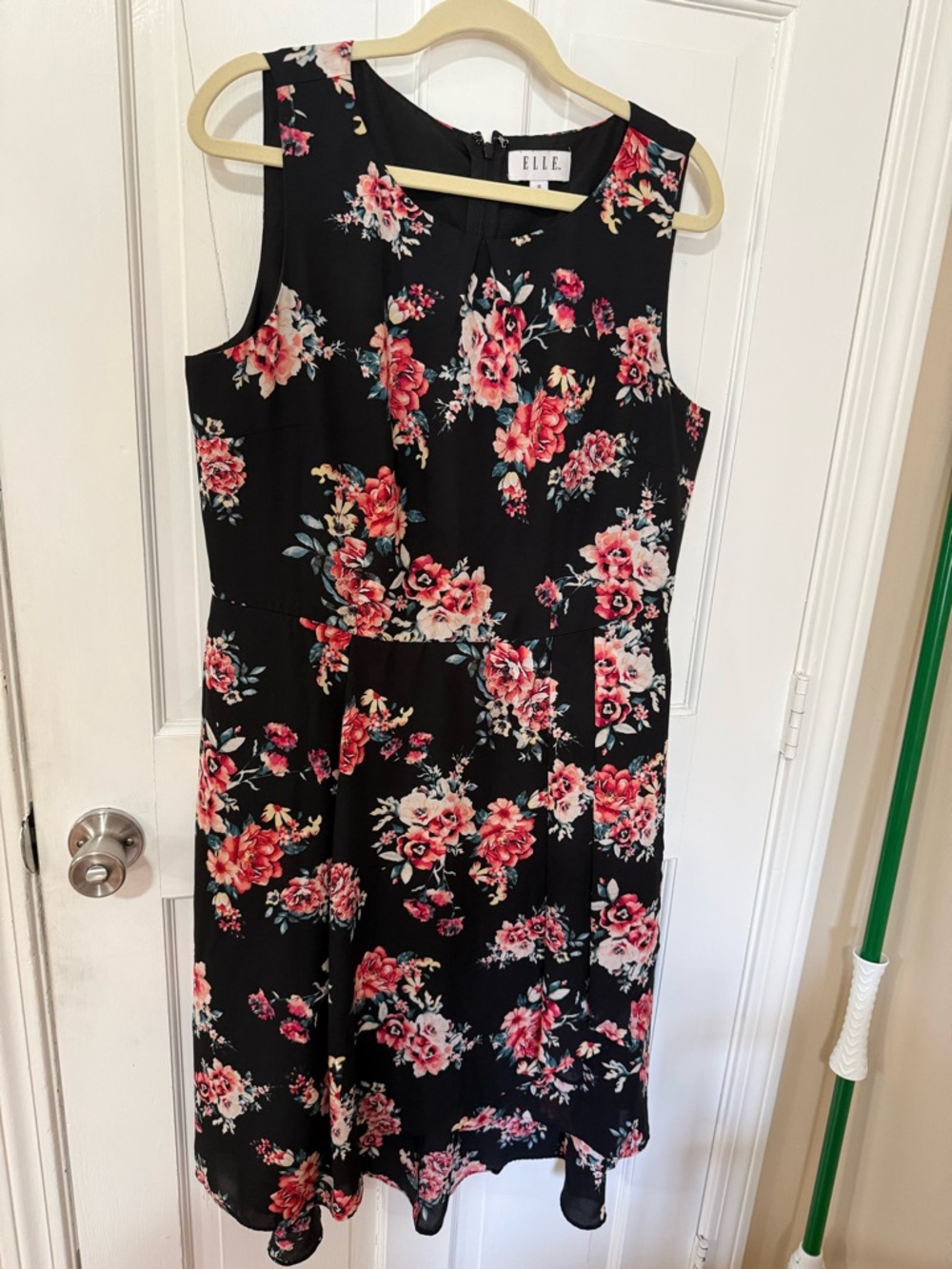 ELLE Black Floral Sleeveless Fit & Flare Dress- size 16 – measuring 42 x 20”